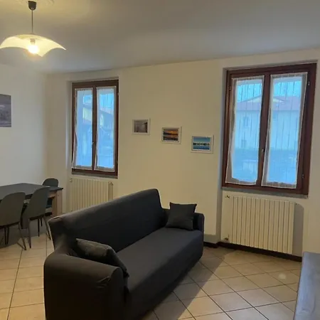 Due Laghi アパート Cadrezzate