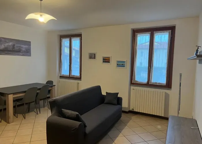 Due Laghi アパート Cadrezzate